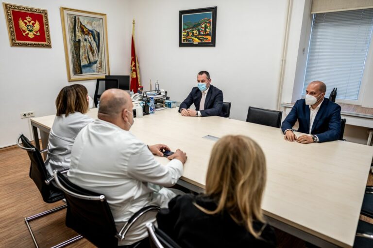 Ministar zdravlja Dragoslav Šćekić u posjeti KCCG